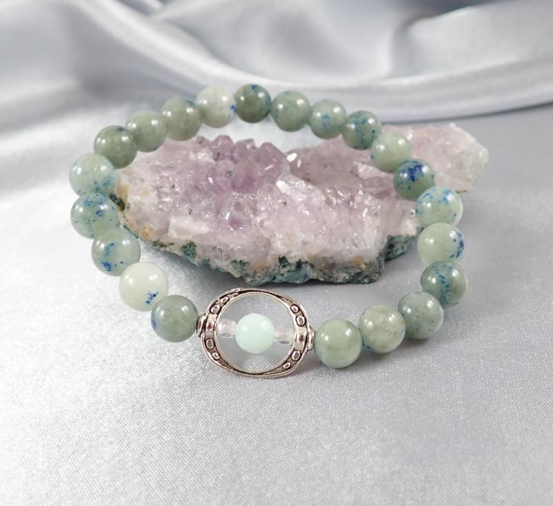 Holdkapu jáde karkötő ovális dísszel