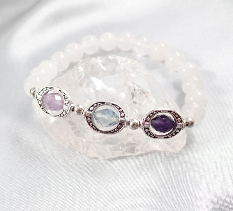 Holdkapu karkötő, fehér, három gyöngyös