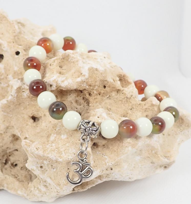 Jáde és achát karkötő OM medállal (XL)