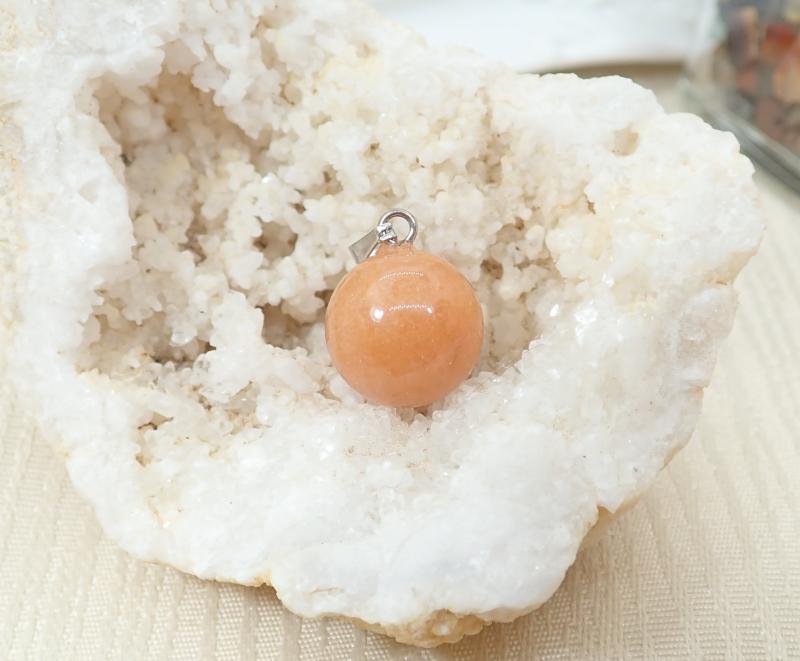 Jáde gömb medál nyaklánccal 1