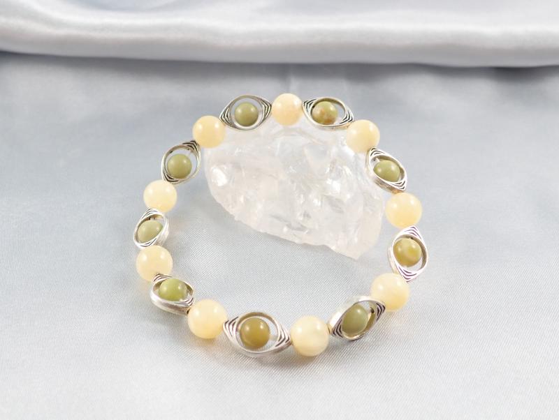 Jáde karkötő íves gyöngykerettel