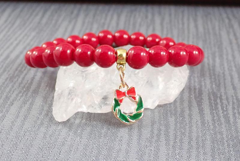 Jáde karkötő karácsonyi motívummal,