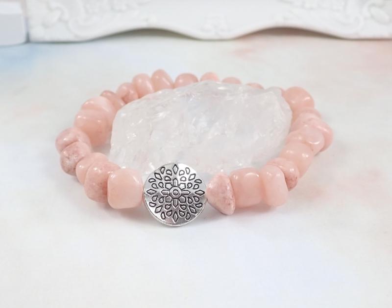 Jáde karkötő, nagyobb szemcsékből, fáradtrózsaszín