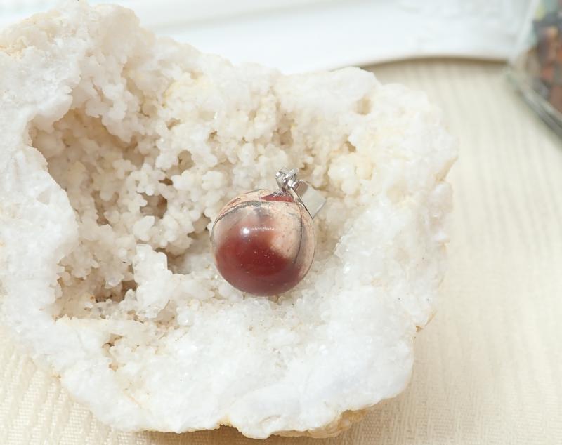 Jáspis gömb medál nyaklánccal 1