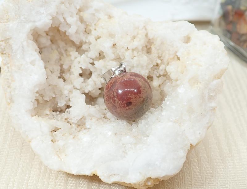 Jáspis gömb medál nyaklánccal 2