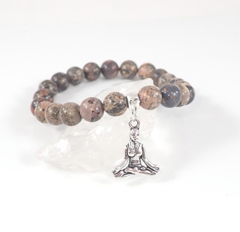 Jáspis karkötő jóga medállal