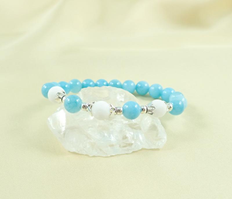 Karkötő hófehér matt jádéval