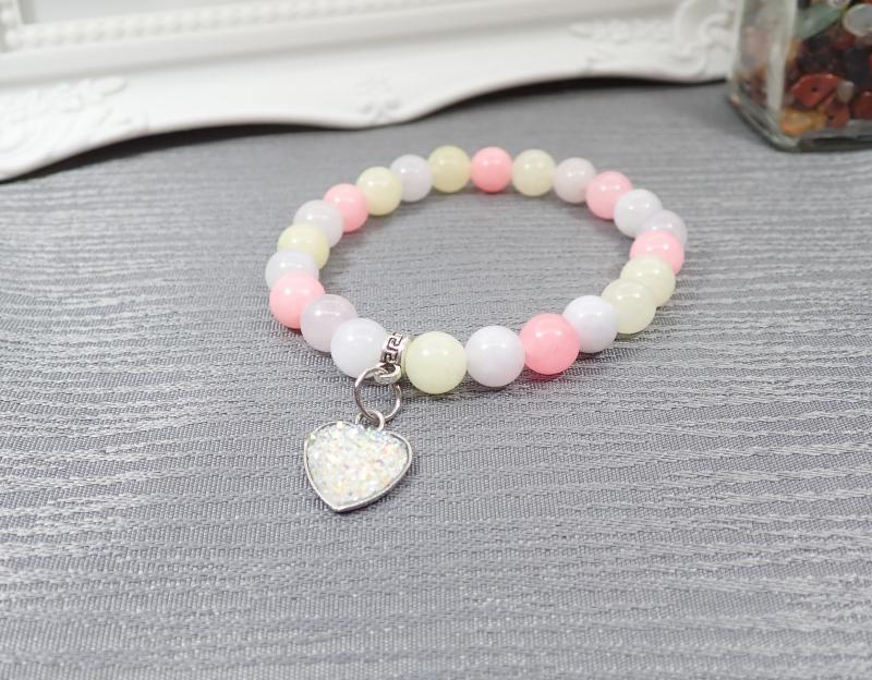 Karkötő lágy színekből, szívecskével