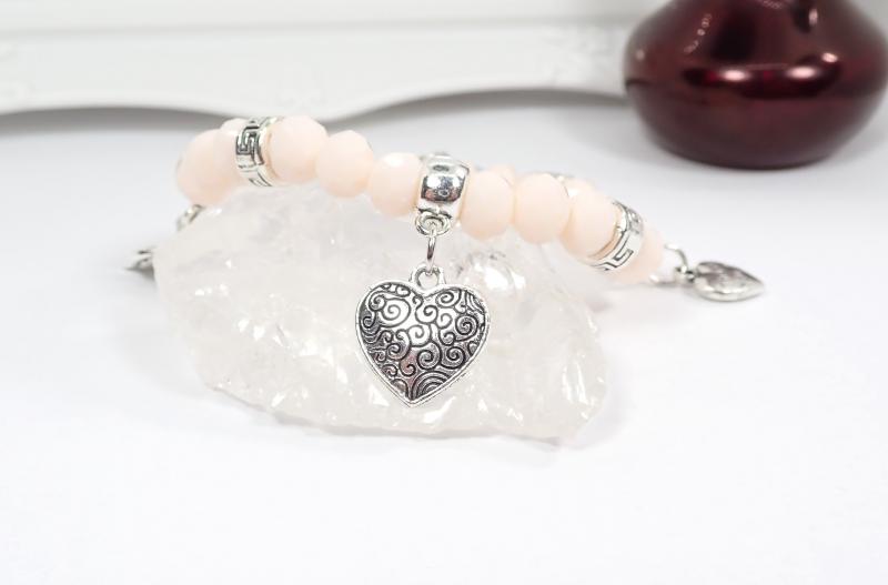 Karkötő négy szívecskével, barackszín