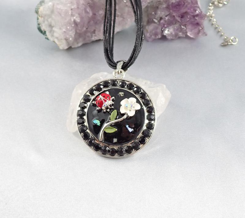 Katicás-virágos medál