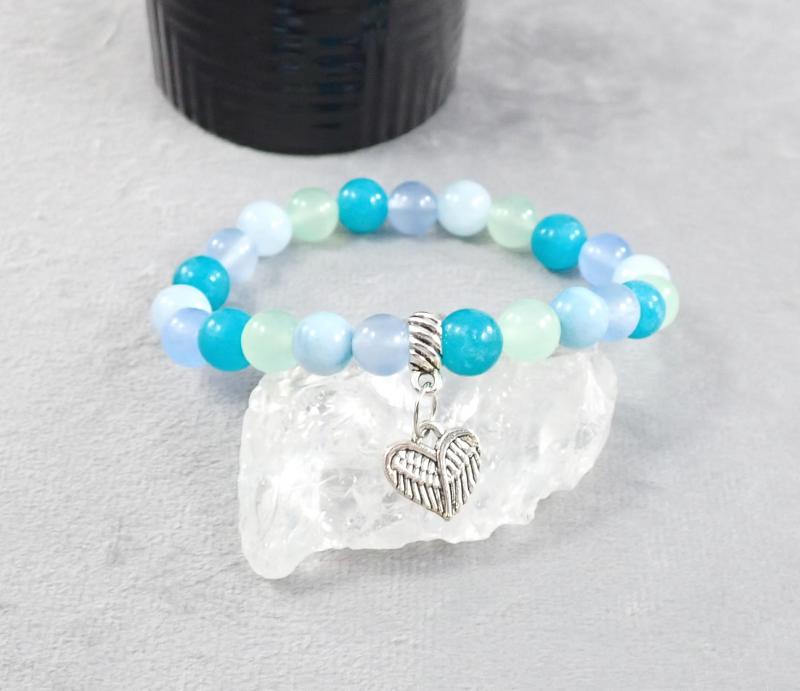 Kék árnyalatok karkötő szívvel