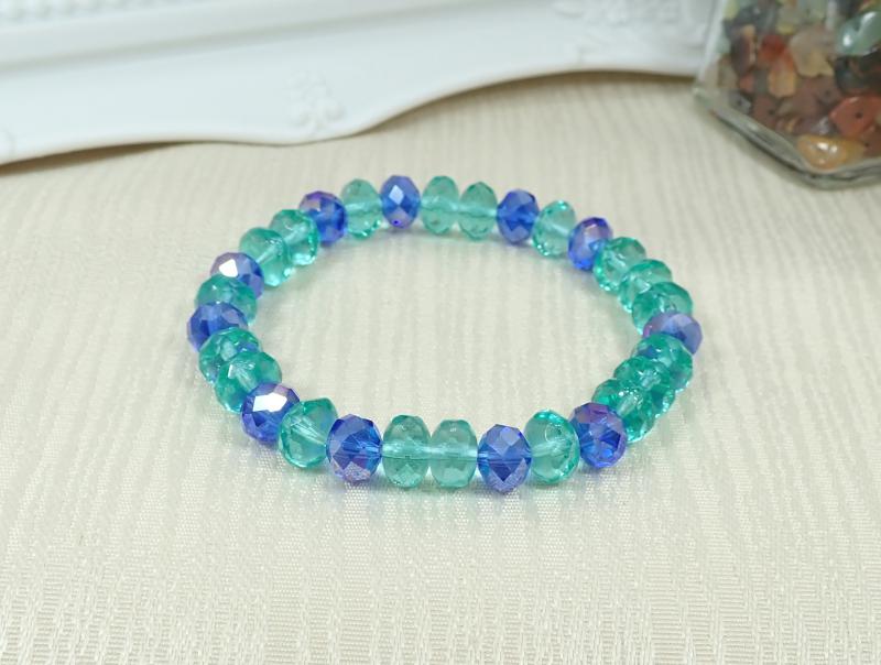 Kék és zöld csiszolt karkötő