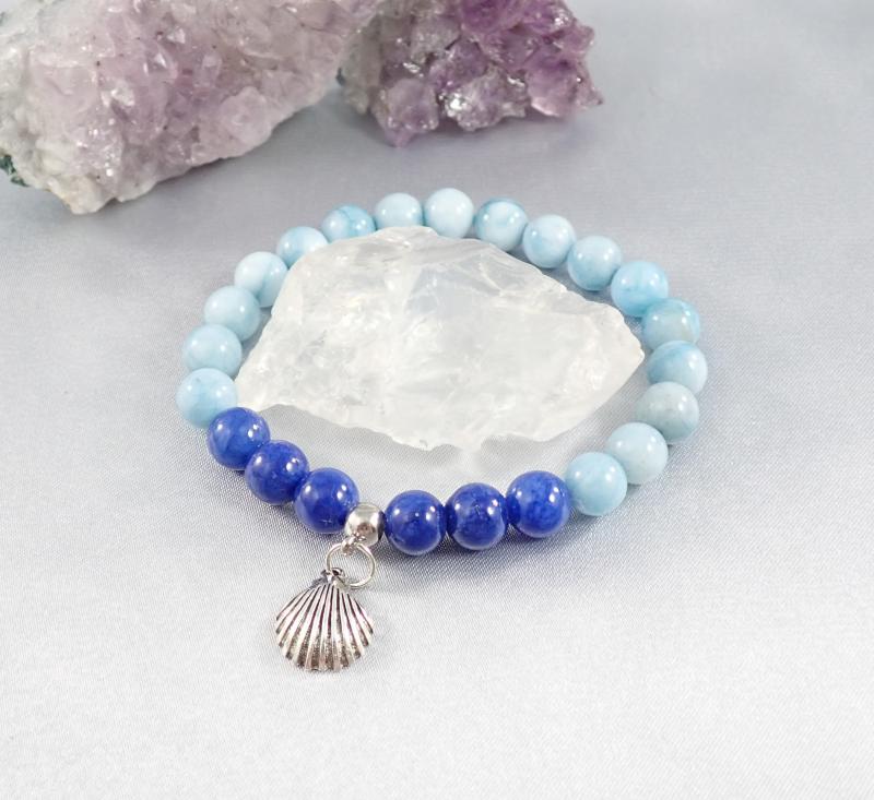 Kék jáde karkötő kagylócskával