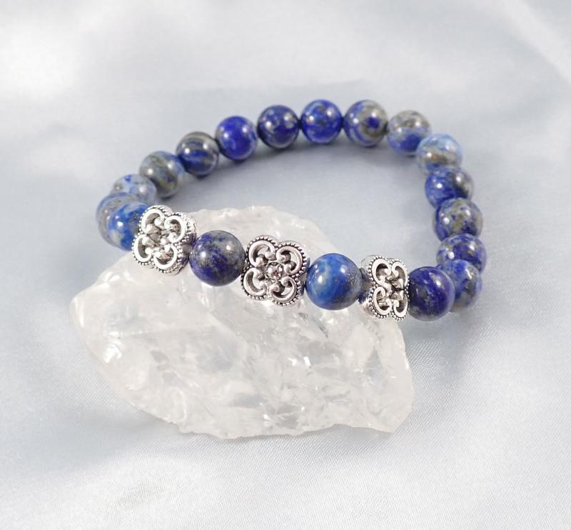Kék ornamentika – szodalit karkötő