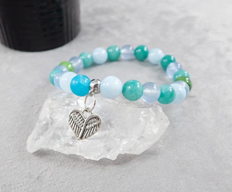 Kék-zöld karkötő szívvel