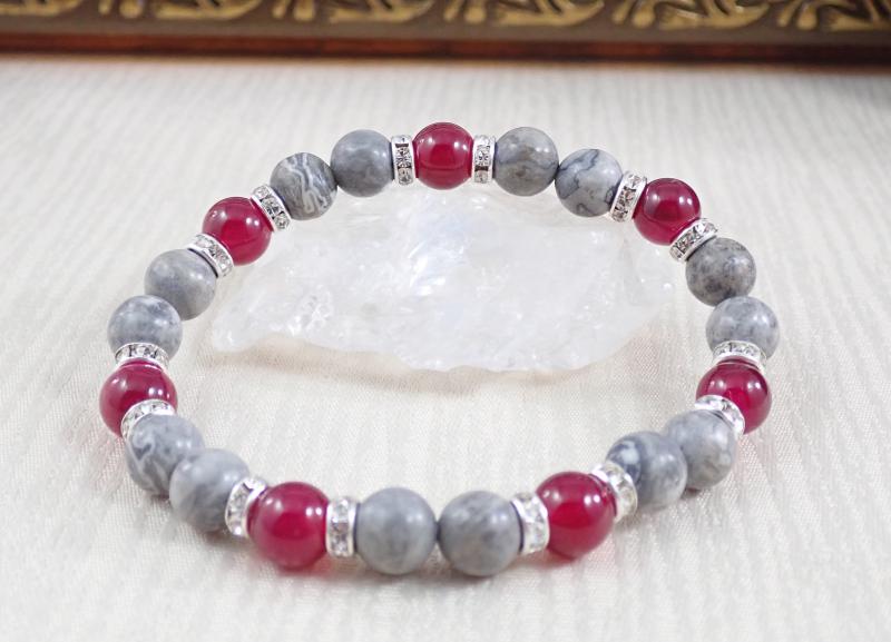 Képjáspis és achát karkötő, bordó