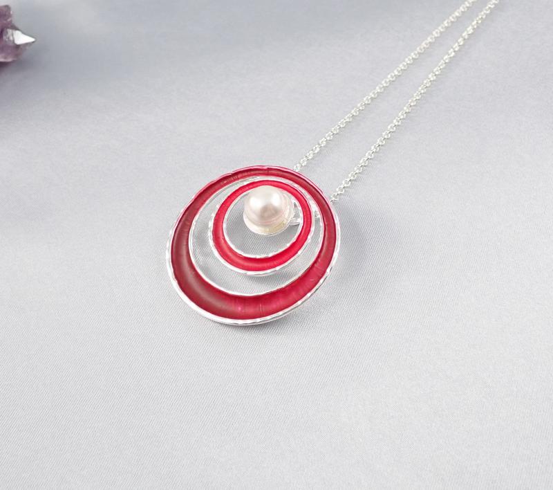 Két kör medál, bordó