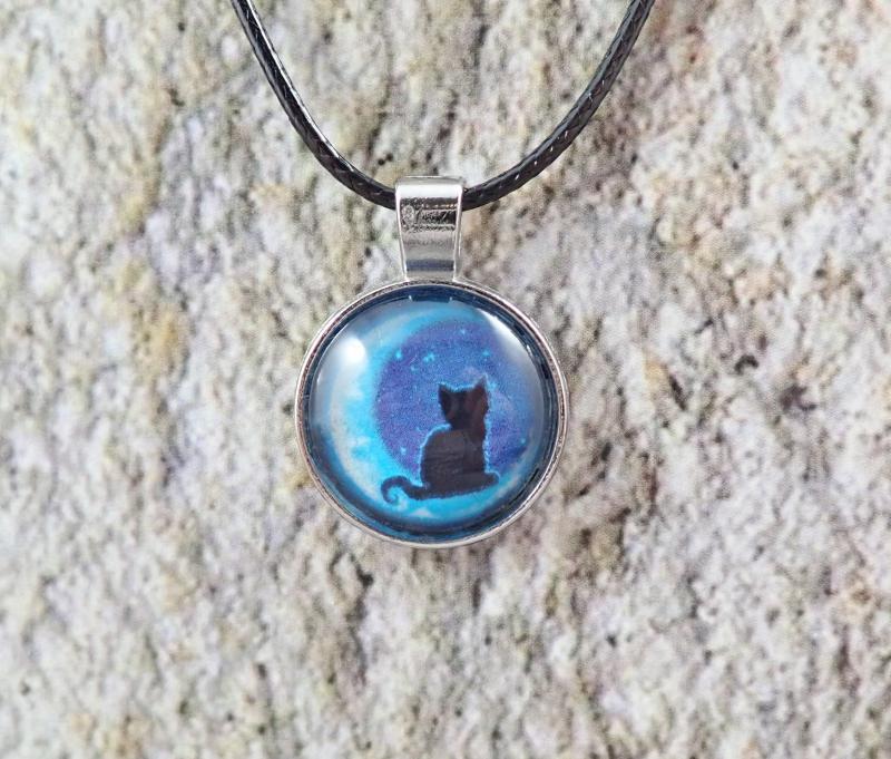 Kiscica a holdon medál