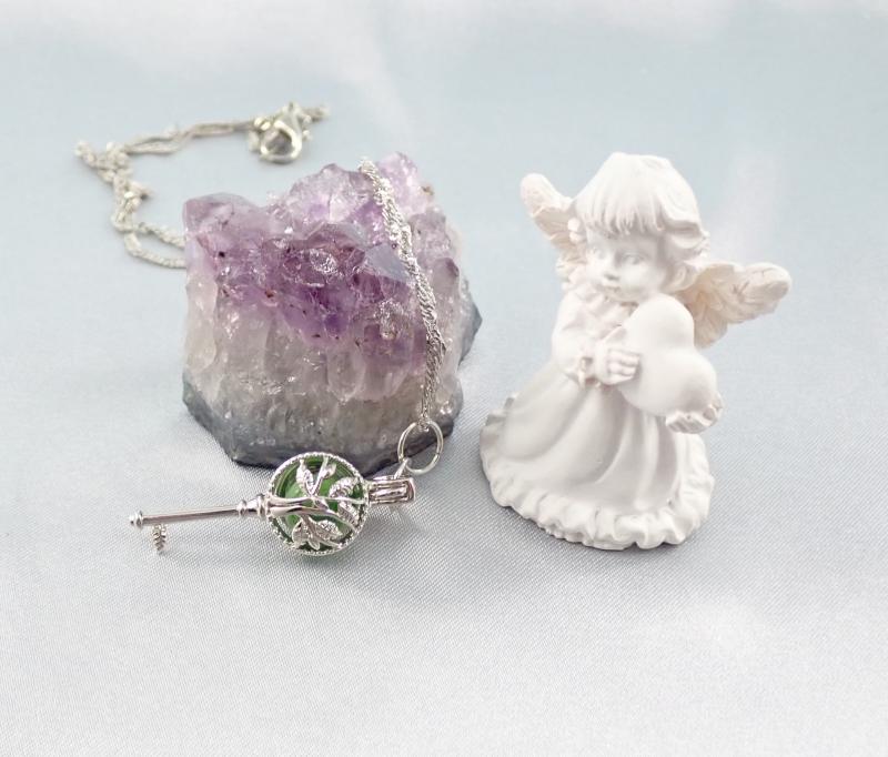 Kulcsocska, nyitható medál, élénkzöld