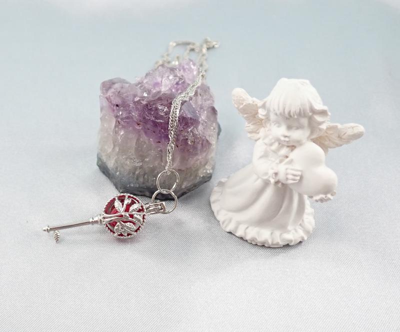 Kulcsocska, nyitható medál, piros