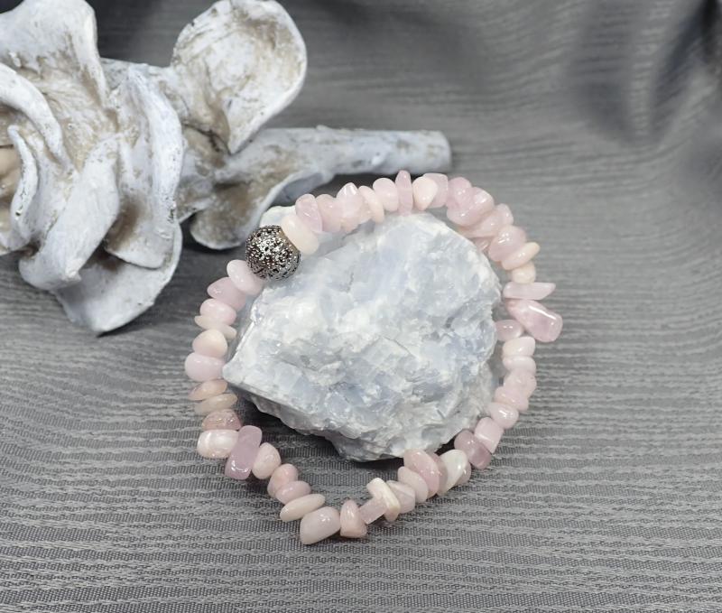 Kunzit szemcse karkötő