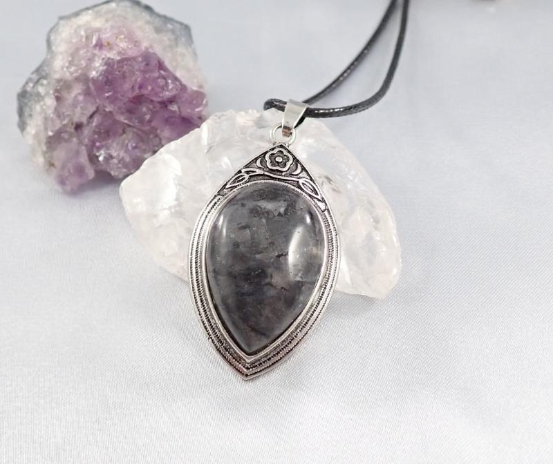 Labradorit medál antik hatású keretben 2