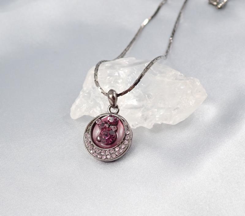 Lila árnyalatok medál