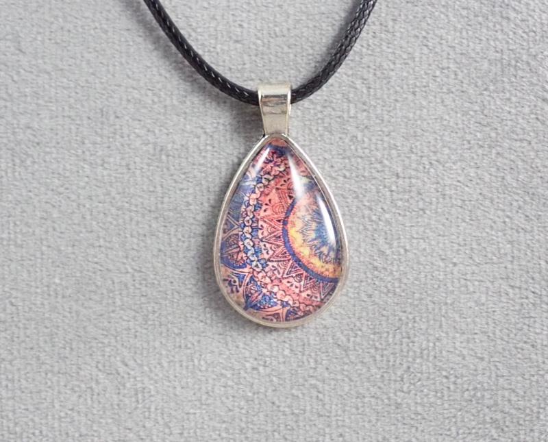 Mandalamintás csepp formájú medál