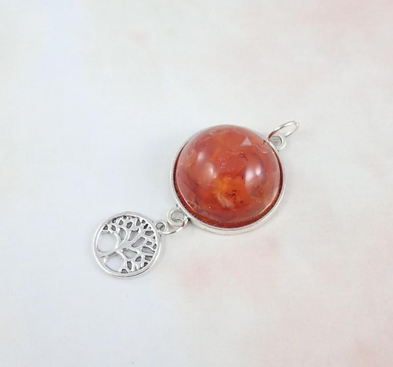 Medál karneollal és életfával