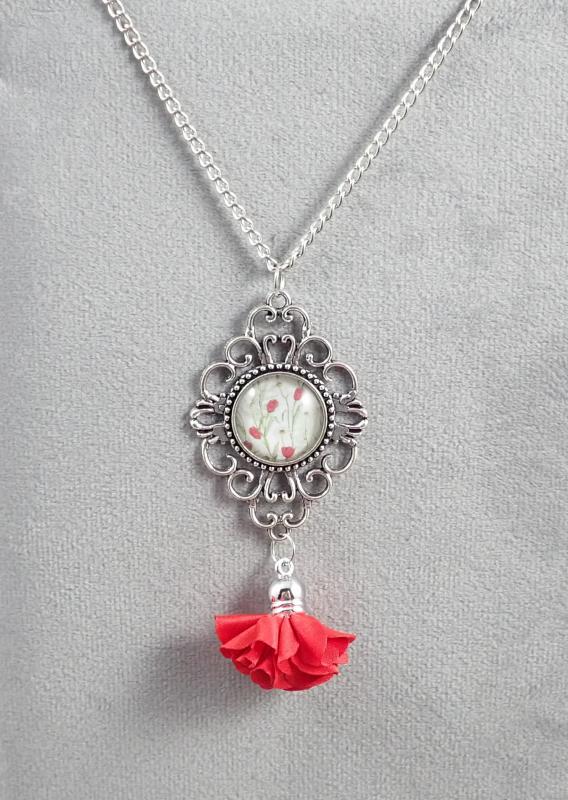 Medál piros virággal