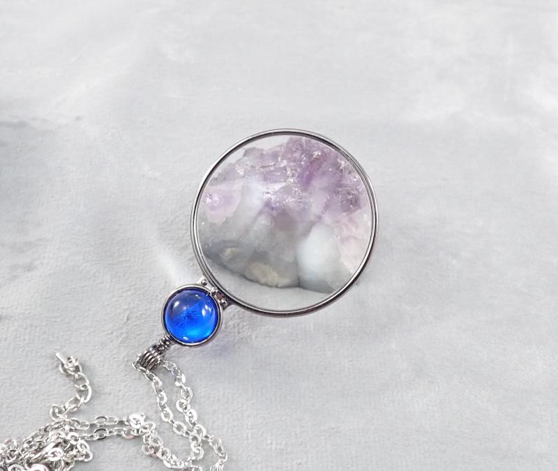 Nagyítós medál kék díssszel