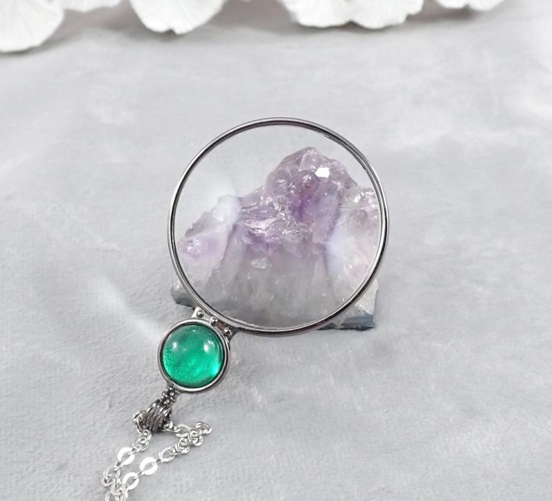 Nagyítós medál zöld díssszel