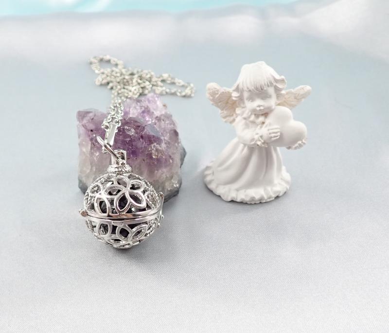 Nyitható medál fekete gyönggyel 1