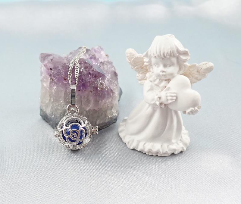 Nyitható medál, jáspis gyönggyel, kicsi