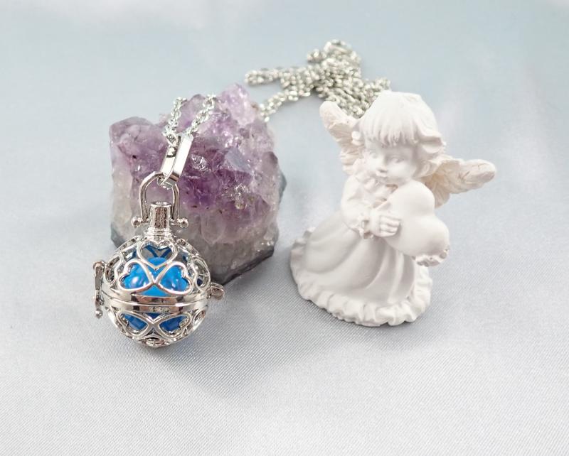 Nyitható medál kék gyönggyel 2