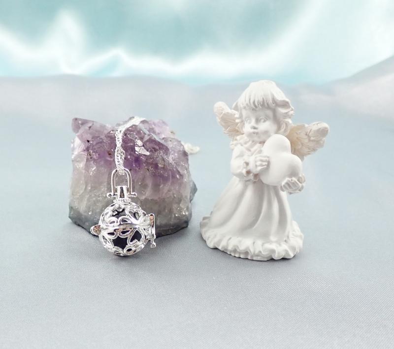 Nyitható medál, mélylila gyönggyel, kicsi