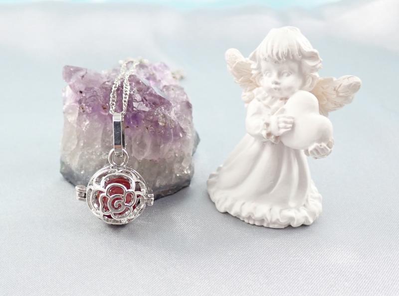 Nyitható medál, tűzachát gyönggyel, kicsi