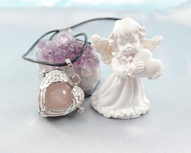 Nyitható, szív alakú medál rózsakvarccal