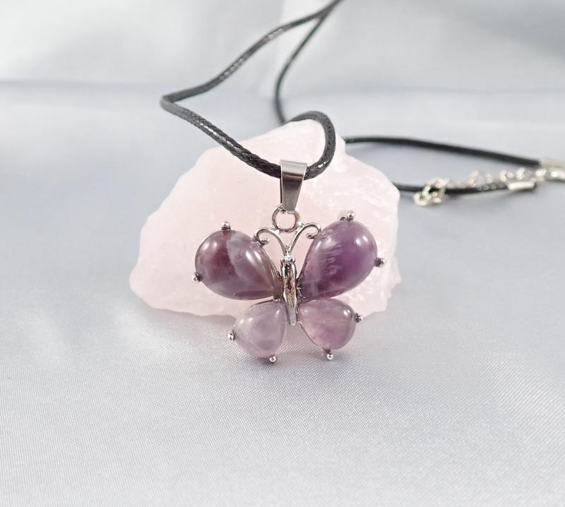 Pillangó medál, ametiszttel 2