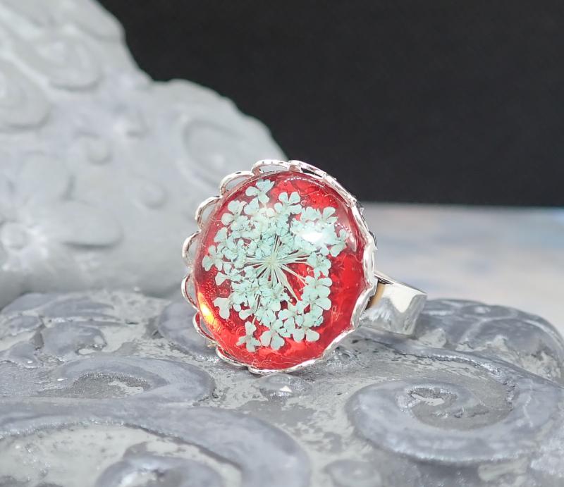 Piros-kék virágos gyűrű