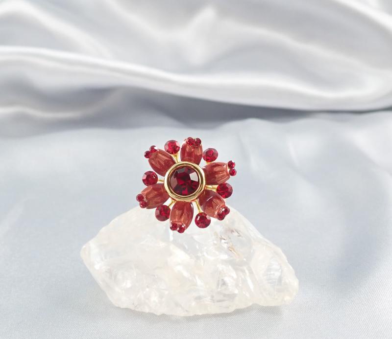 Piros virág gyűrű