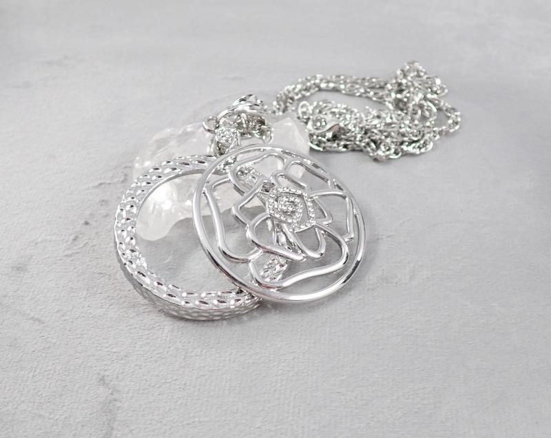 Rózsa mintás medál nagyítóval