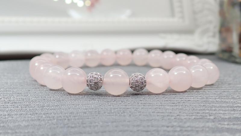 Rózsakvarc karkötő cikrondíszes gyöngyökkel