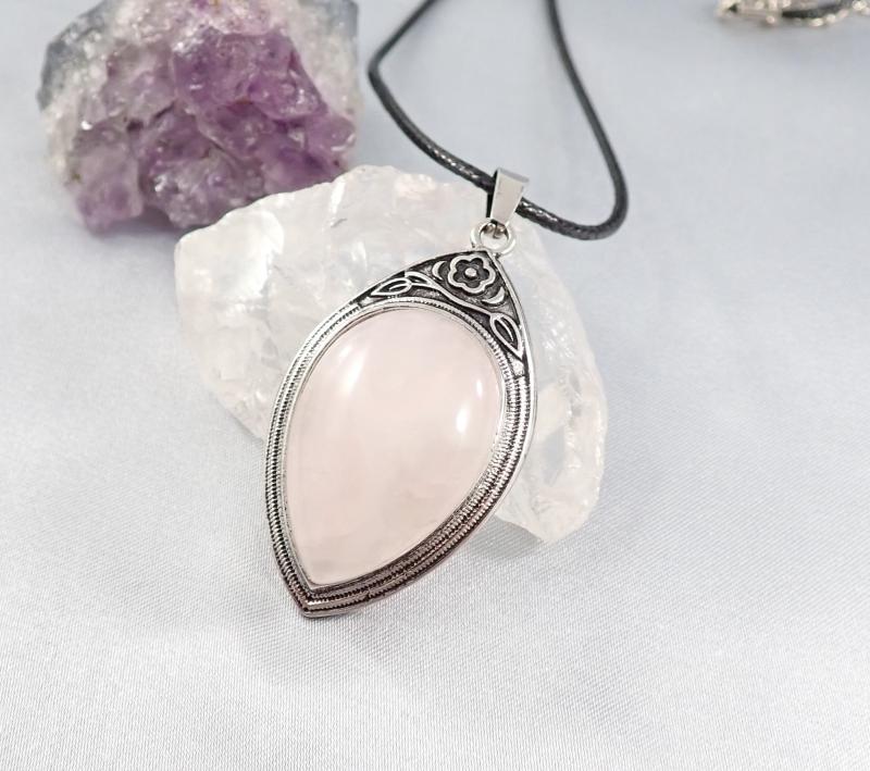 Rózsakvarc medál antik hatású keretben 2