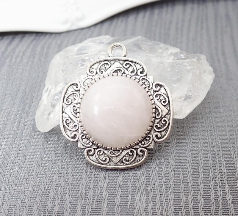 Rózsakvarc medál antikolt keretben, nagyobb