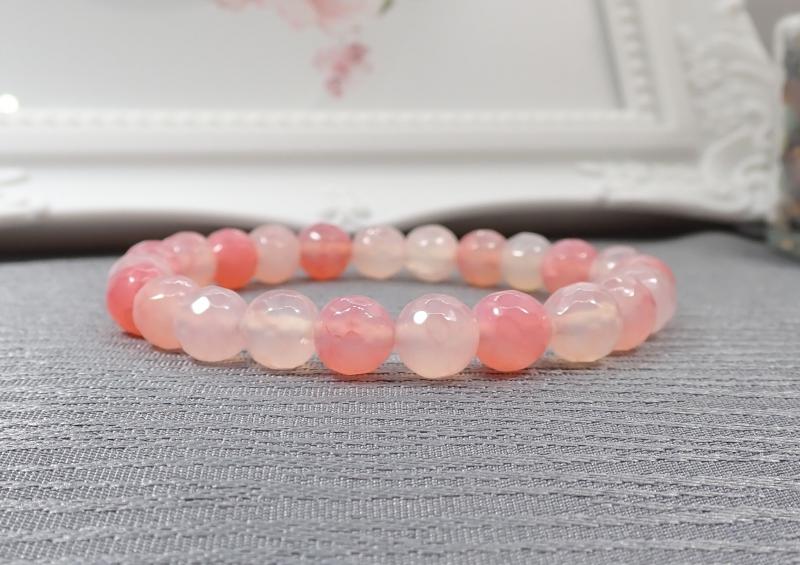 Rózsaszín achát karkötő, csiszolt