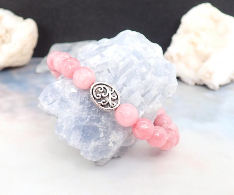 Rózsaszín achát karkötő fém gyönggyel