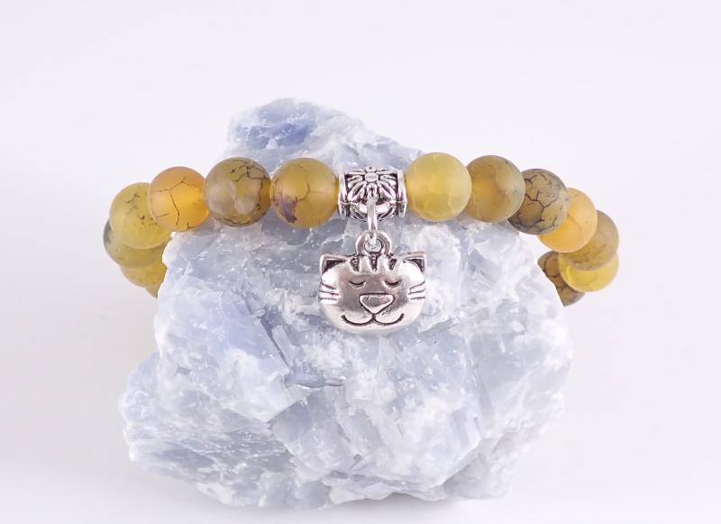 Sárkányvér achát karkötő cicafej medállal