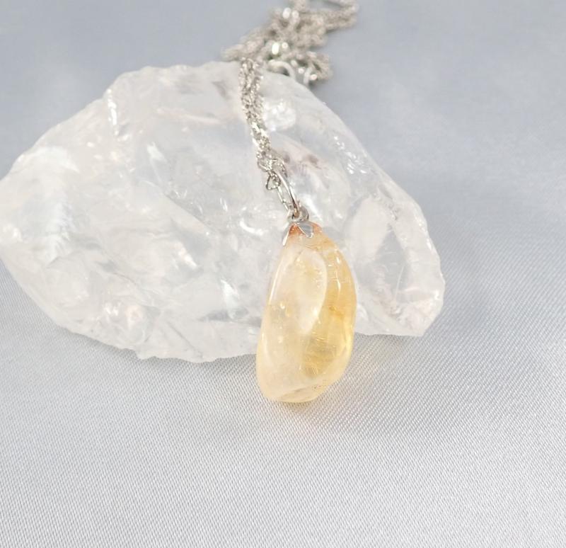 Szabálytalan formájú citrin medál nyaklánccal 2