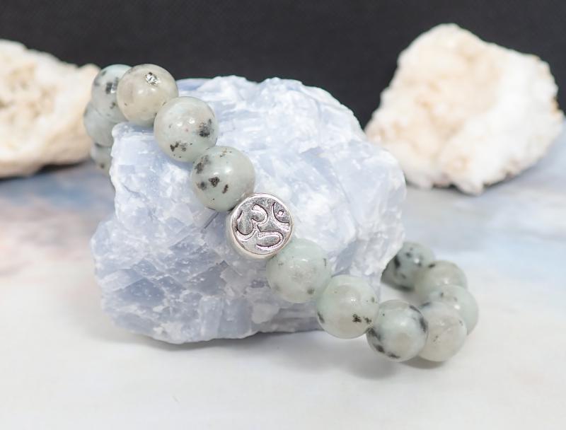 Szezámkő karkötő OM jellel (XXL)